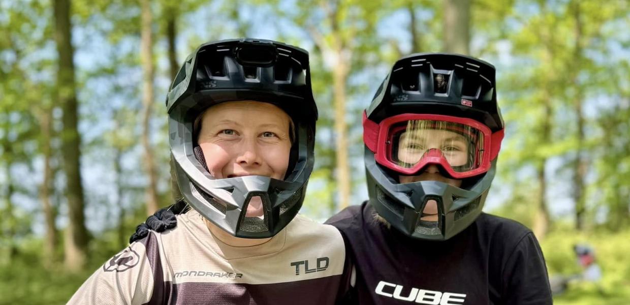 Mountainbikere på skovhuggeren